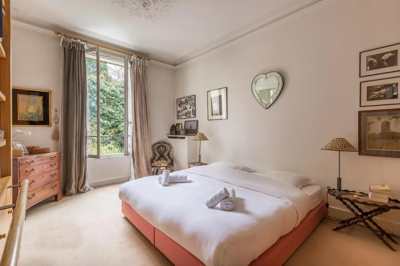 Ferienhaus Villa Veeve - Charming Townhouse Near Parc Montsouris Paris